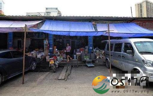 男子徒手接住坠楼女孩 他是如何做到的