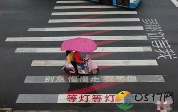 武汉现暖心提示语 希望行人不要闯红灯过马路
