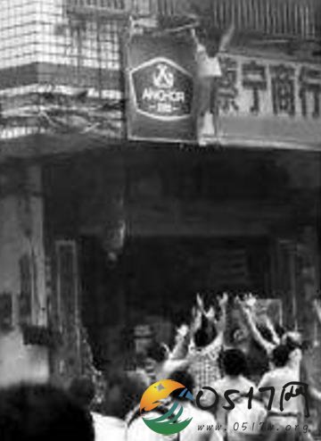 民宅火灾人肉气垫接男童 屋内共有6人被困