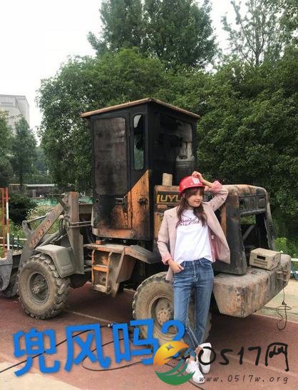 董子健晚点为孙怡庆生 网友直呼婚前婚后差别好大