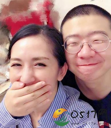 谢娜李诞同框 搞怪合影照遭网友打趣调侃