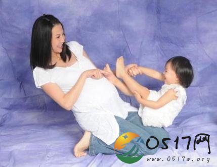 蔡少芬怀二胎旧照 两女儿感情一直都不错