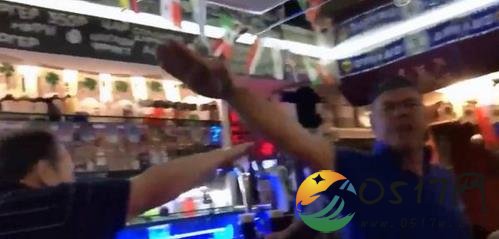 英球迷行纳粹礼 这个球迷究竟是怎么了