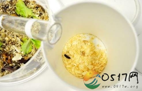 海底捞蘸料吃苍蝇 店家要求顾客删照片引不满
