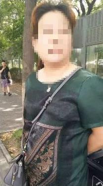 大妈捡手机索酬2千 好事竟变成丑闻