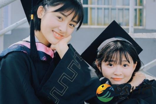 沈月晒大学毕业照 很遗憾没有参加毕业典礼