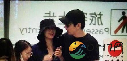 赵又廷接机高圆圆 两人就是娱乐圈恩爱夫妻的典范