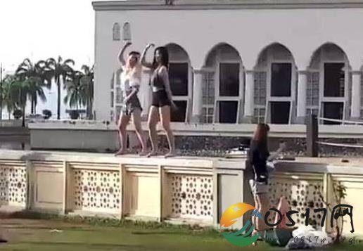 清真寺前热舞被罚 要跳舞也得选对地方