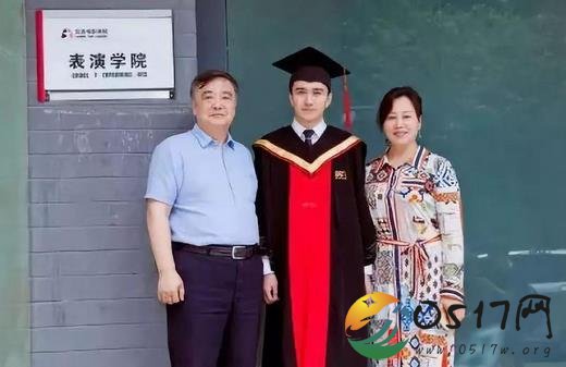 翟天临博士毕业 娱乐圈又多了一学霸