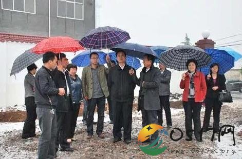 2人为其撑伞的市委书记被调查 市委书记为何会被查