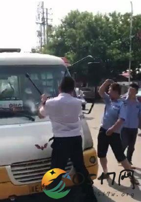 河北内丘公交被砸 当时究竟是什么情况