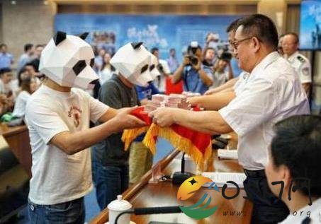 举报黑恶势力获奖 这些人同时获得了奖励
