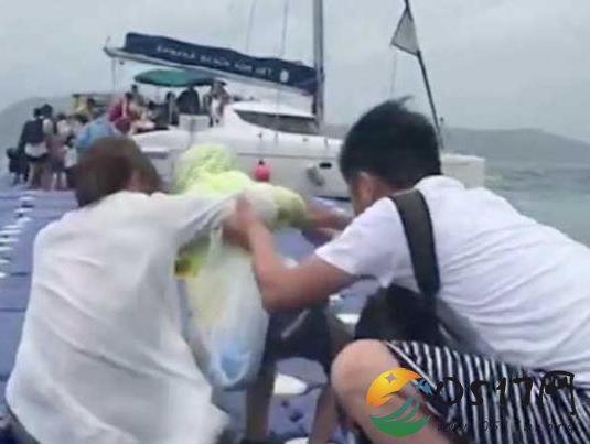 1家5口与死神擦肩 泰国沉船事件让人恐惧