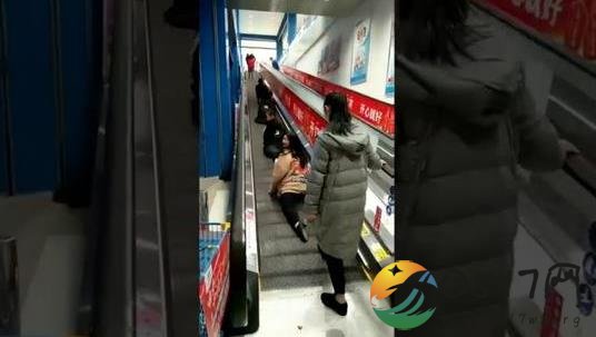 抖音电梯舞热传 难道不知道这样很危险吗