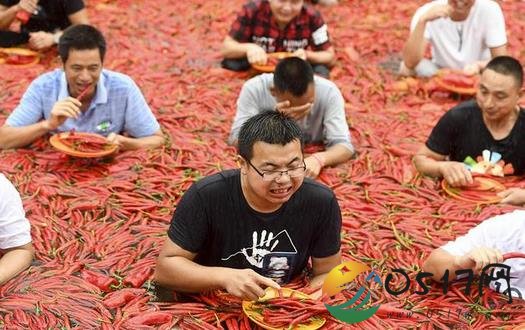 长沙吃辣椒挑战赛 众多挑战者参加最终谁赢了