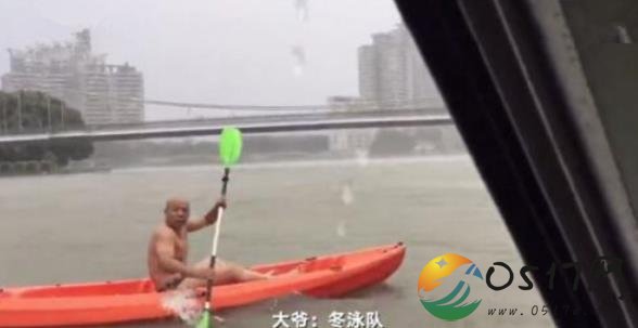 台风现场的武林高手曝光 不怕台风更不怕积水