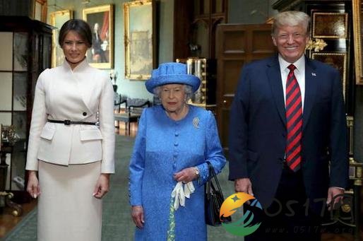 英女王绕圈特朗普 当时究竟是什么情况