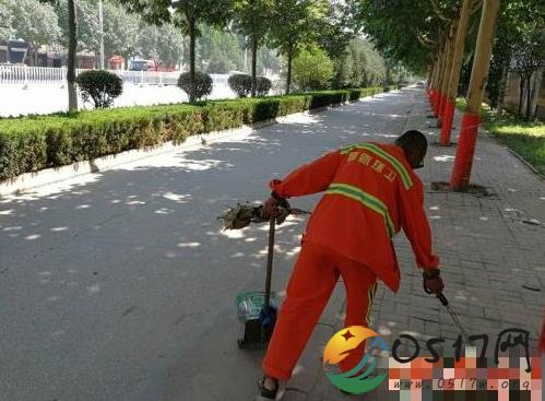 宝鸡环卫工夏天穿厚工装 曝光后公司立刻进行整改