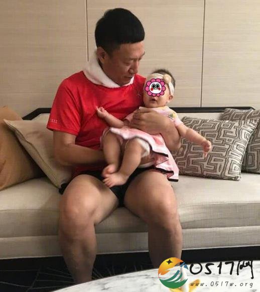 孙红雷曝女儿正面 小公主与孙红雷像不像