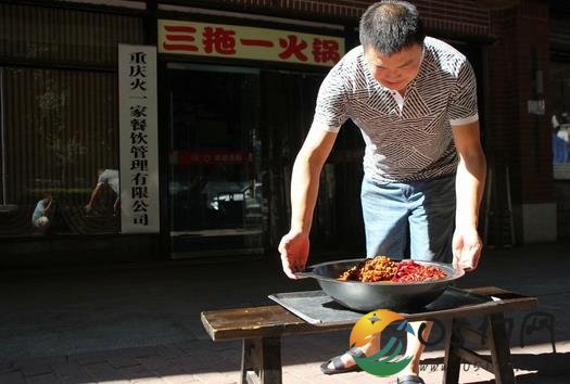 靠太阳暴晒煮火锅 这是火锅的新吃法吗