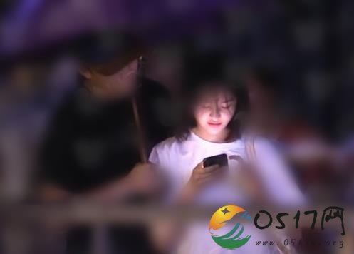 疑郑爽新恋情曝光 难道不是与胡彦斌复合了吗