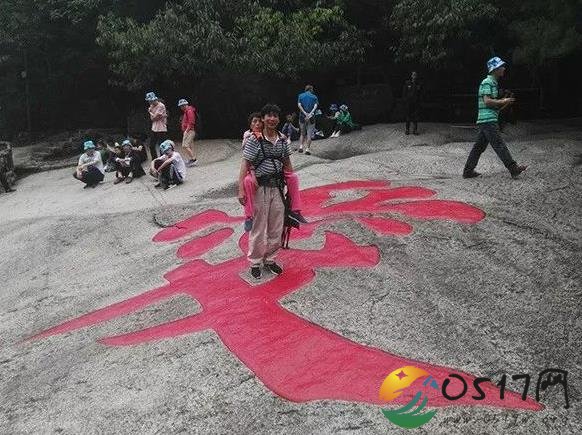 男子背渐冻症妻爬黄山 他们诠释了最美的爱情