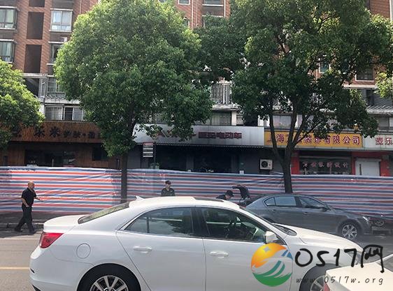 上海电动车行起火 整栋楼都被黑烟熏到了