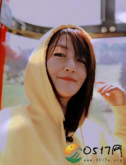 谢娜晒缆车自拍 辣妈依旧很少女的样子