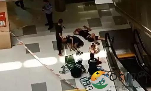 3岁男童商场扶梯坠下死亡 悲剧是如何发生的