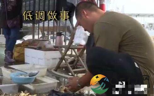海鲜哥救溺水女孩被赞 默默救完人就离开了