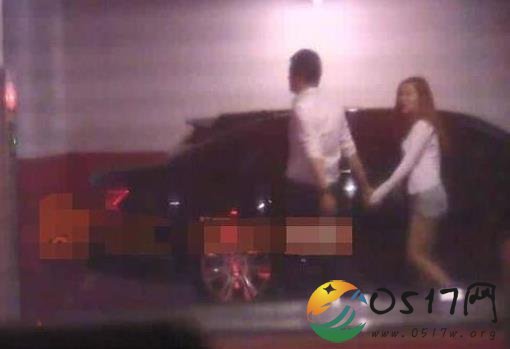 李亚鹏牵手素人美女回家 难道是李亚鹏的新欢吗