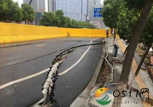 南昌路面突发塌陷 路面塌陷是否对路人造成影响