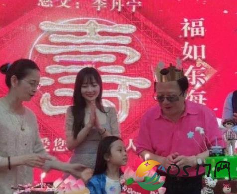 李小璐为爸爸庆生 贾乃亮却没有出现生日宴