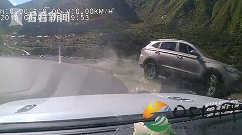 女孩自驾失控坠江 或许因不熟悉崎岖山路