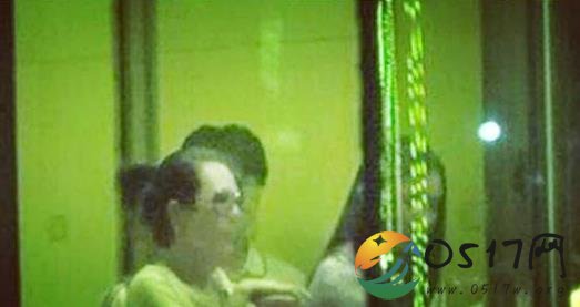 汪峰全家聚餐 章子怡与继女关系不错