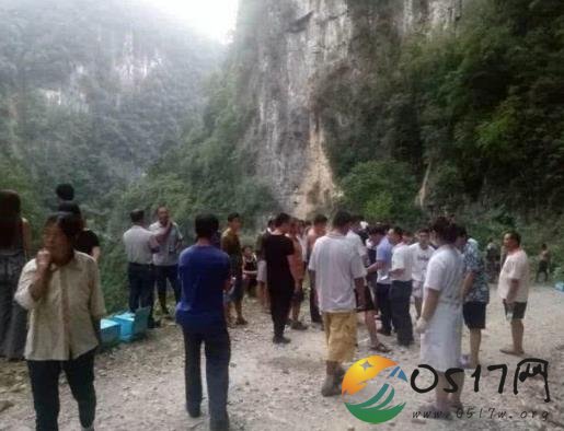一家五口驾车坠崖 车辆是如何坠崖的