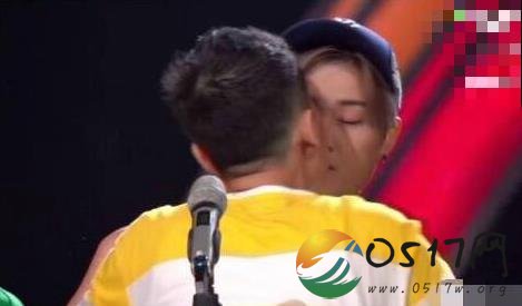 李宇春险被强吻 淡定继续节目录制
