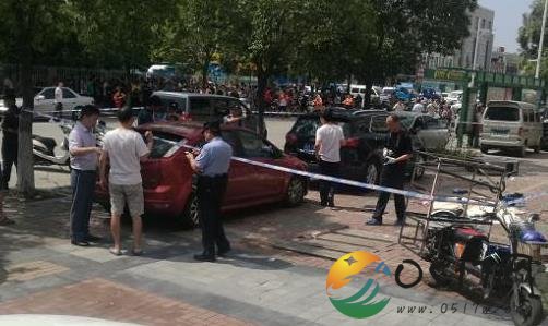 南京男子当街行凶 男子为何当街行凶