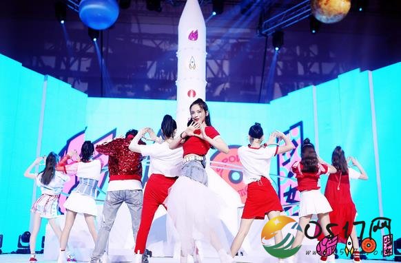 火箭少女101新歌首秀 杨超越站在了C位上