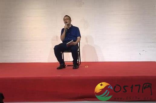 胡景晖开发布会 难道是想要说明离开我爱我家的原因吗