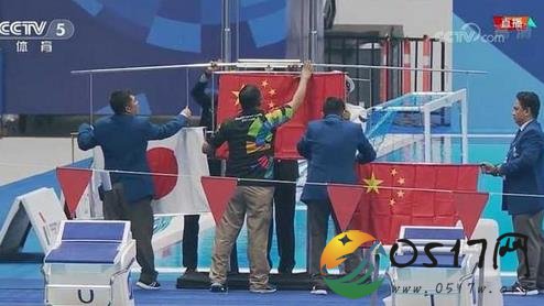 孙杨要求重升国旗 只因中国国旗在升旗是掉落