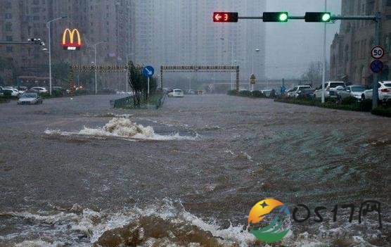 大连暴雨红色预警 暴雨导致城市道路积水严重