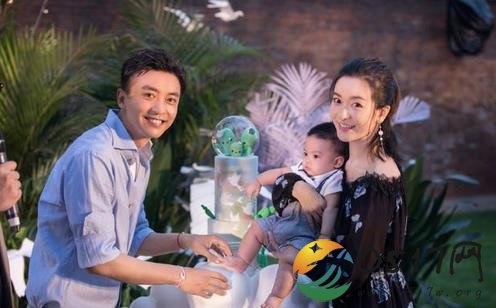 李佳航儿子百日宴 孩子长得真的十分可爱