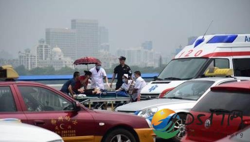 广州司机撞翻车后捅人 司机撞车为何要下车捅人