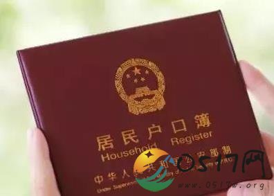 女孩为结婚告父母 只为与男友拿到结婚证