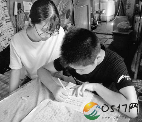 女生递交休学申请 若不是生活所迫她应该还在求学
