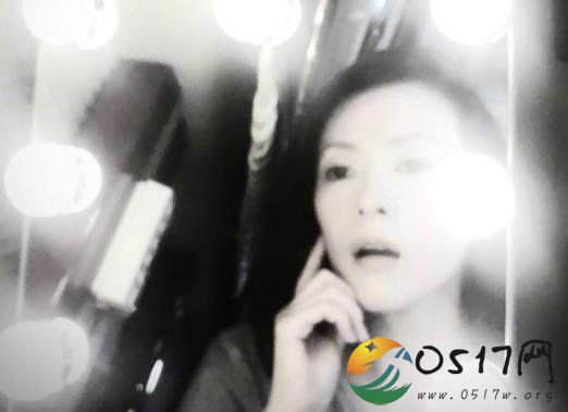 章子怡晒照 表示超负荷工作使得脑子空洞