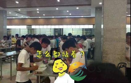 高中食堂撤板凳 还能让学生们好好吃饭吗