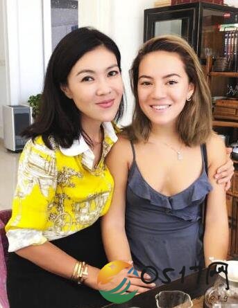 苏芒晒女儿合照 两人看起来更像姐妹一样