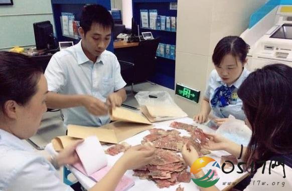 10万现金被泡发